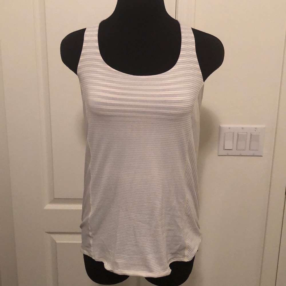 Lululemon tank with built in bra. Size 6
